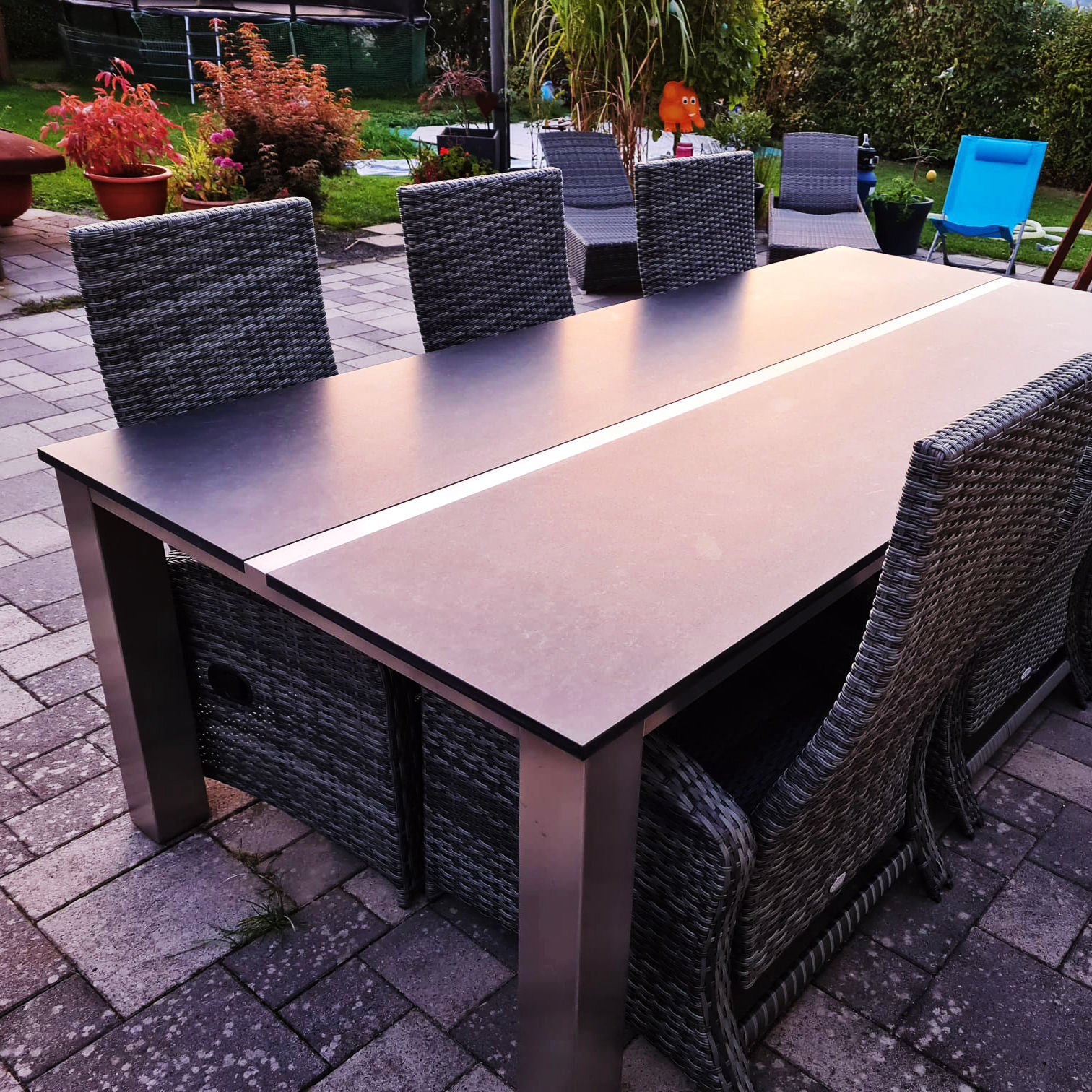 Natursteintisch mit Edelstahlgestell – Tischmanufaktur Axel Jahn