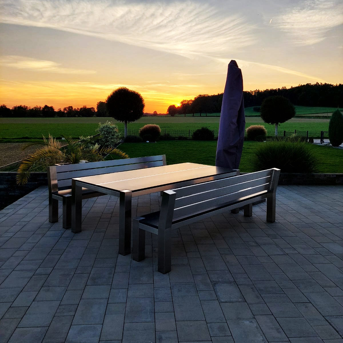 Natursteintisch mit Edelstahlgestell – Tischmanufaktur Axel Jahn